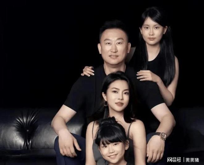 升级青岛队主帅私生活引关注。开元棋牌app刘维伟离婚风波(图1)