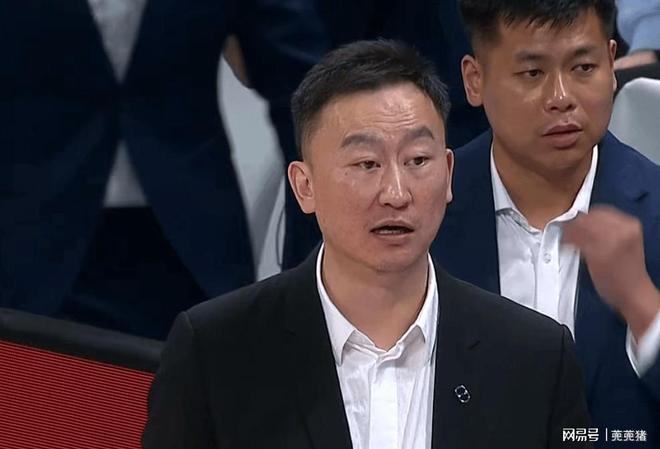 升级青岛队主帅私生活引关注。开元棋牌app刘维伟离婚风波(图3)